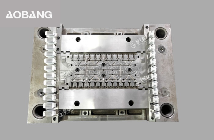 包胶模具Over Mouding3